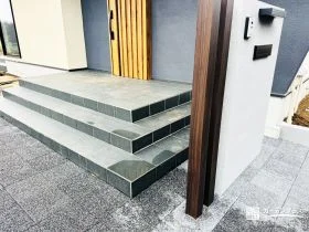 毎日の出入りがラクになる、踏面30cmのゆとりポーチ[施工後]