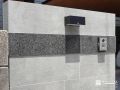 黒御石影のラインが映える上質なタイル門柱