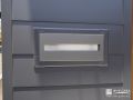 外壁に埋め込まれたポスト