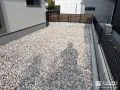 砂利敷きで雑草の発生を抑えられるお庭