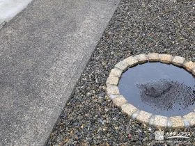 ピンコロ石を並べてつくった花壇[施工後]