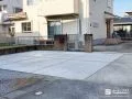 広々とした駐車スペースと人工芝で整えたお庭リフォーム工事