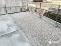 ぬかるみや水たまりを防ぐ砂利敷きの犬走り