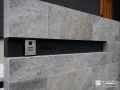 インターホン・表札部分は凹ませて門柱デザインのアクセントに