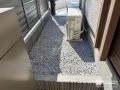 お手入れ負担を軽減する砂利敷きの犬走り