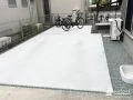 平らな地面でお車の出し入れがスムーズになった駐車スペース工事
