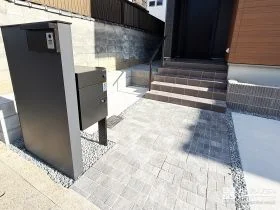生活感を隠しながら、使いやすい宅配ボックス配置[施工後]