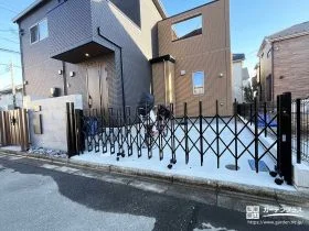 “道路がすぐそば”でも安心感を。暮らしを守る駐車スペース設計[施工後]