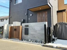 クールな印象の中にも温かみをプラスした門まわり[施工後]