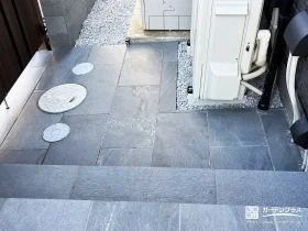 毎日通る場所だからこそ、上質さを感じるアプローチに[施工後]