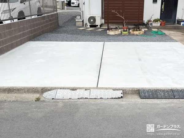 砂利敷きだった駐車スペースをコンクリートにして整えた工事
