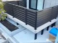 フェンスで囲い視線を気にせずに過ごせる快適なデッキ空間工事