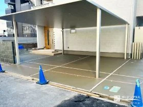 YKKAP「プレーンルーフ」で叶えた、スタイリッシュなカーポート[施工後]