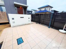【雑草対策×タイルテラス】お手入れしやすく生まれ変わったおしゃれな庭リフォーム工事