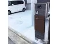 ストーンブラックが映える、おしゃれな機能門柱デザイン