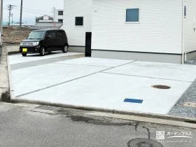 変形地でも使い勝手の良い土間コンクリートの駐車スペース[施工後]