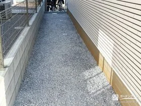 見えにくい場所まで清潔感を保つ犬走りの雑草対策[施工後]