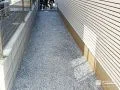 見えにくい場所まで清潔感を保つ犬走りの雑草対策