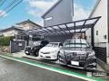 浮き階段と石調門柱が映える、高低差を活かしたラグジュアリー新築外構