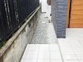 雑草対策で清潔にたもつ犬走り