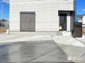 モダンなお住まいを引き立てるシンプルな駐車スペース工事