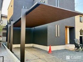 木調デザインが映えるスタイリッシュなカーポート設置工事