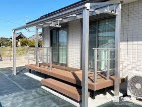 天候を気にせず過ごせるテラス屋根付きのウッドデッキ工事