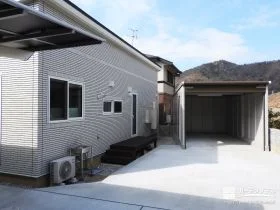 愛車のメンテナンススペースとしても活躍するガレージ[施工後]