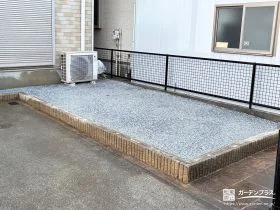 天然芝だった前庭に防草シートと砂利を敷設して快適にした工事