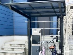 熱線吸収ポリカーボネート屋根で夏場も快適なサイクルポート工事