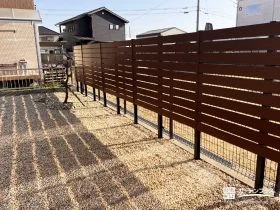 お庭への出入りが増える目隠しフェンスの設置工事[施工後]