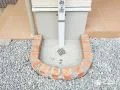 お庭のかわいらしいワンポイントとなるレンガで囲った水受け