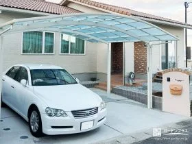 レンガと白を基調に、やさしい景色をつくる南欧風の新築外構