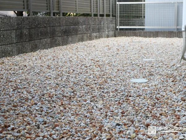 ぬかるみや水たまりができにくく雨の日も快適な砂利敷設工事