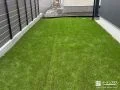 人工芝の敷設により一年を通して鮮やかな緑を楽しめるお庭工事