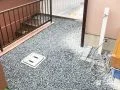 砂利敷きで雑草対策した犬走り