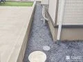 砂利敷きで仕上げた犬走り