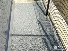 砂利を敷きローメンテナンスに仕上げた犬走り[施工後]