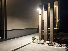 ウォールライト照明で夜も楽しめる[施工後]