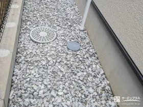 すっきりとした印象を永く保つ防草シートと砂利敷きの工事