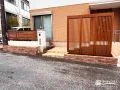 レンガ花壇で玄関まわりをやさしく彩る植栽スペース