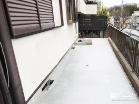 土間コンクリート仕上げの勝手口まわり[施工後]