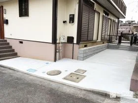 駐車しやすさとローメンテナンスを両立したセミクローズ外構