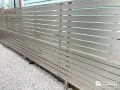スタイリッシュなステンカラーの目隠しフェンスを設置した工事