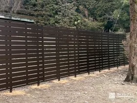 圧迫感を感じさせずに気になる視線をカットするフェンス設置工事