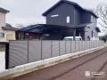 横板フェンスで視線を遮り、開放感も残した防犯対策