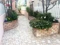 玄関前までインターロッキング舗装でおしゃれに