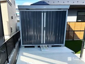土間コンクリート仕上げで、ぬかるみを気にしない物置まわりへ[施工後]