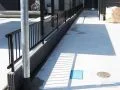 敷地の広さを感じられる高さを抑えた境界フェンス