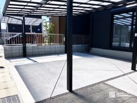 土間コンクリート×砂利目地で“広く見せる”モダン駐車スペース[施工後]